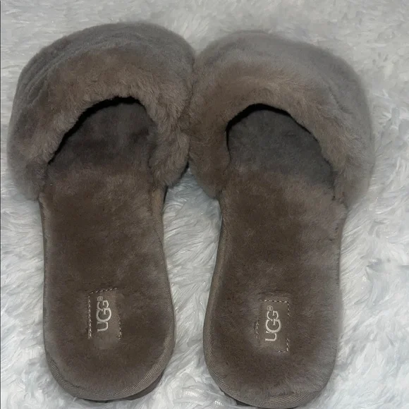 UGG Plush Grey Slippers Size 8 - Picture 4 of 6